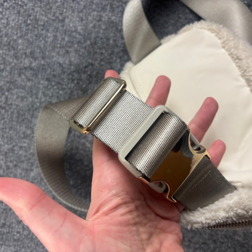 LULULEMON Light Ivory Fleece Sherpa Everywhere Belt Bag One Size - Picture 7 of 12
